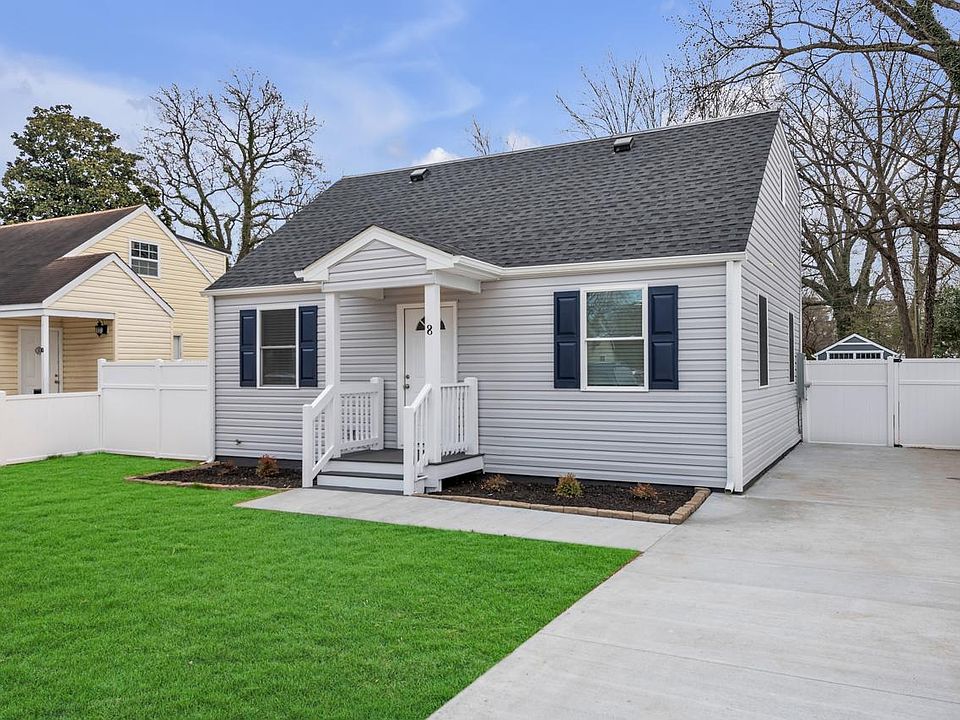 Great Curb Appeal! (Virtual grass in photos while grass is growing)