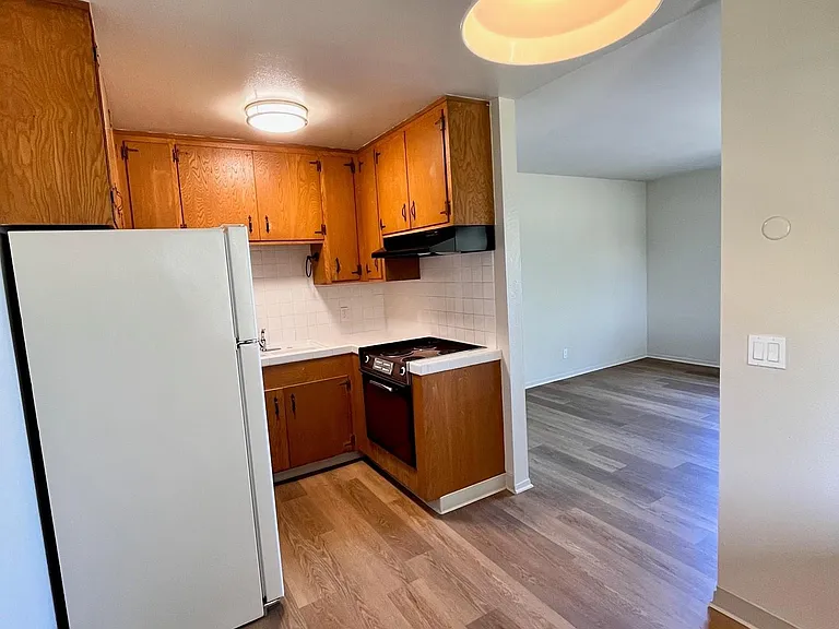 557 Spencer St #D — Photo 6