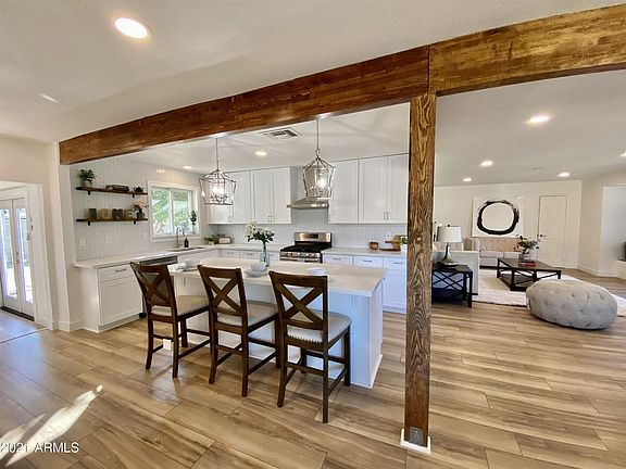 4th image of 939 E Rose Ln