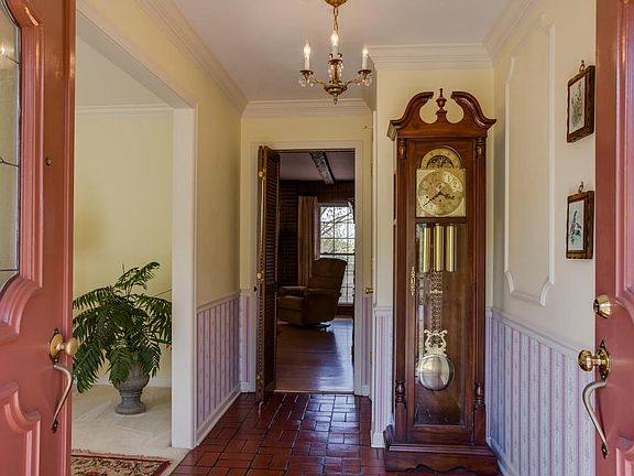 2nd image of 2223 Castlewood Dr