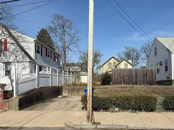 28 Messina St, Providence, RI 02908