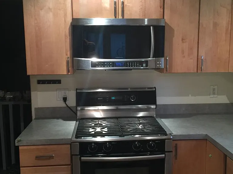 Gas Stove/Maple Cabinets