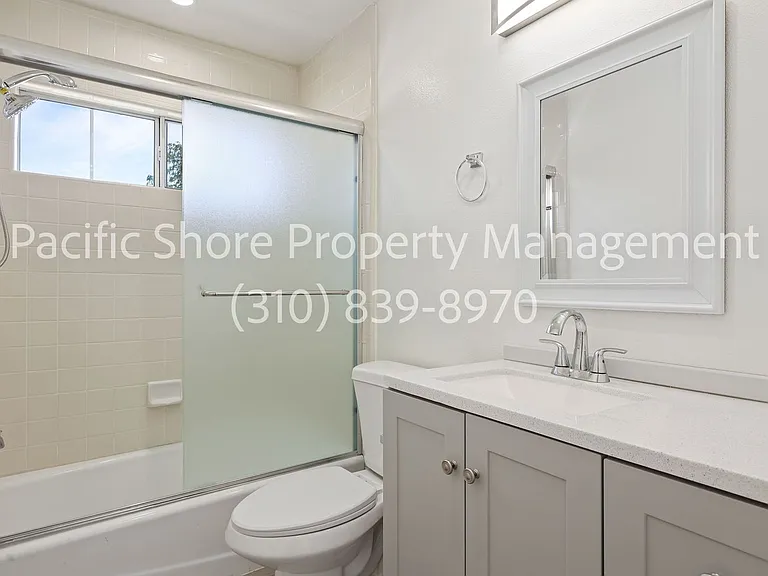 Montrose Apartments — Photo 15