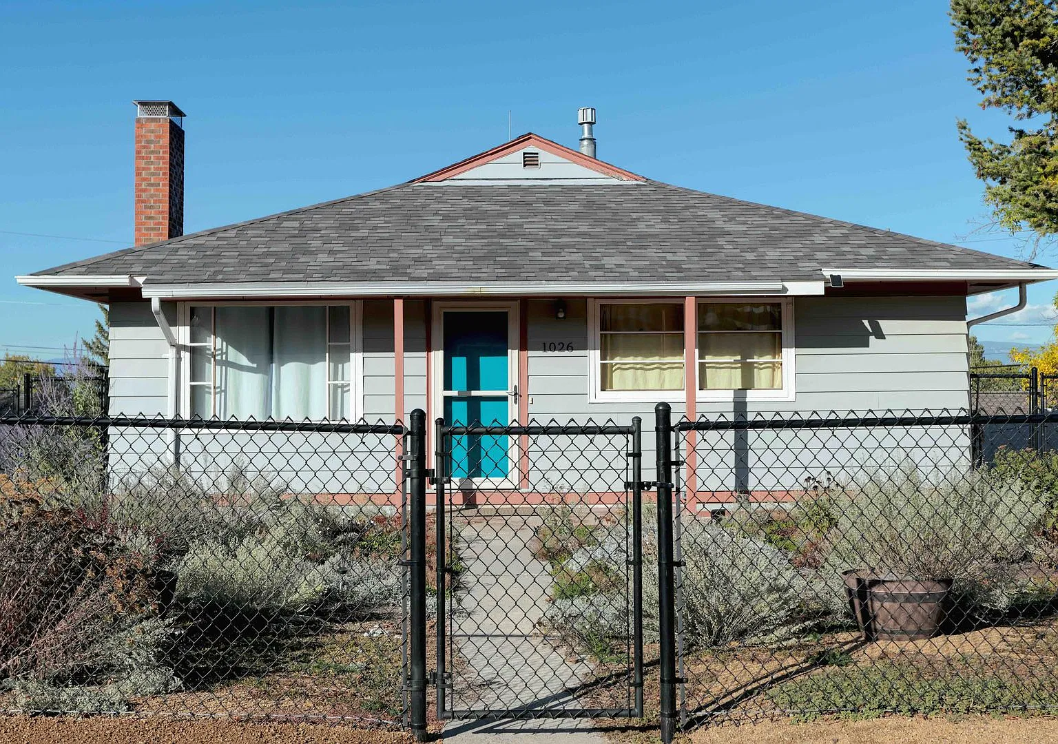 2 Bed 1 Bath House with Fully Fenced in Yard and Detected garage! — Photo 1