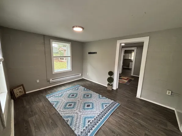 1806 W Davidson Ave, Gastonia, NC 28052