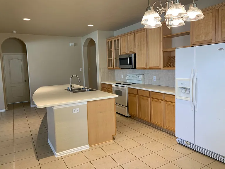 9113 Hope Dr — Photo 35
