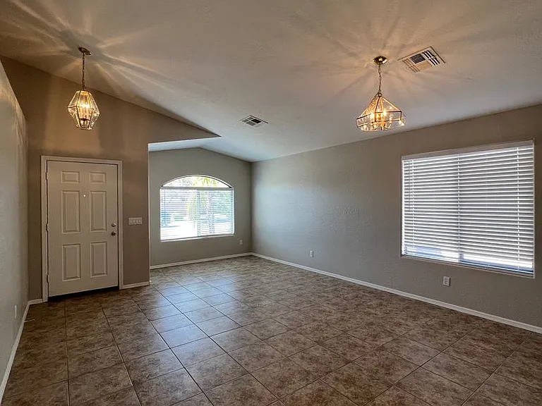 33889 N Barbara Dr — Photo 5