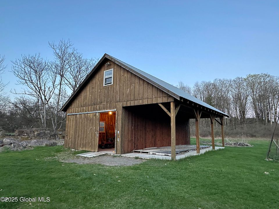 2nd image of 87 Backus Lane