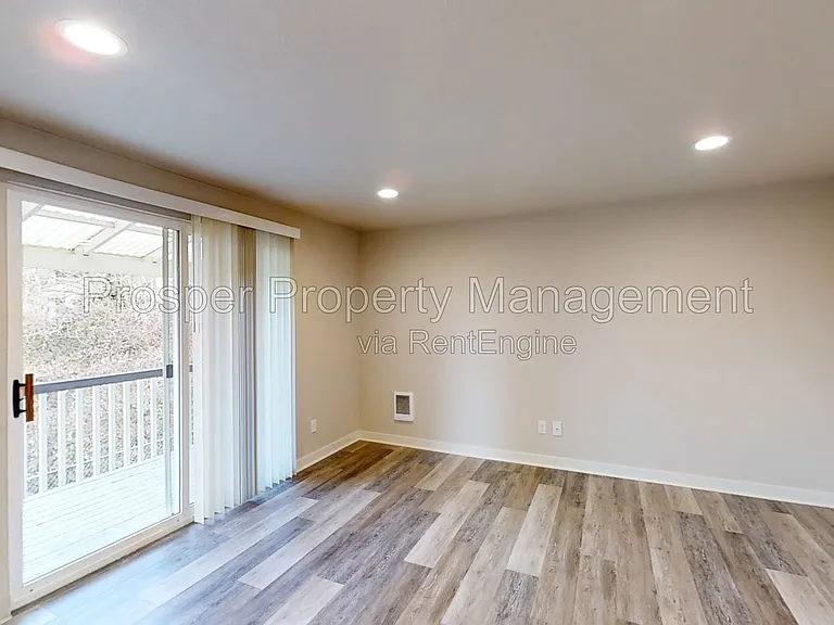 2301 S 74th St #14 — Photo 7