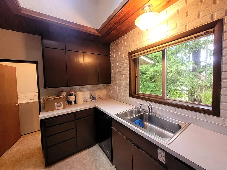 1327 Toledo St — Photo 17