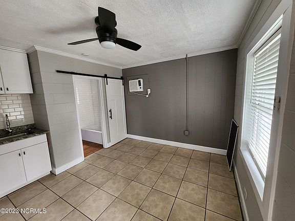 5th image of 402 S Holly St