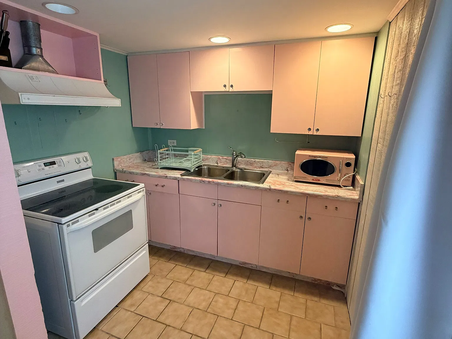 1 bed, 600 sqft, $2,400 — Photo 4
