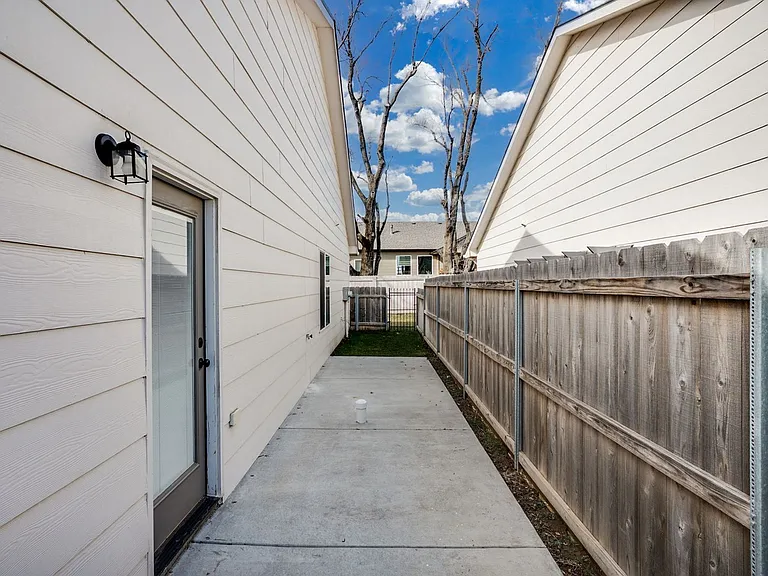 4532 N Froli St — Photo 11