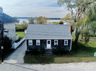 55 Hewett St, Warwick, RI 02889