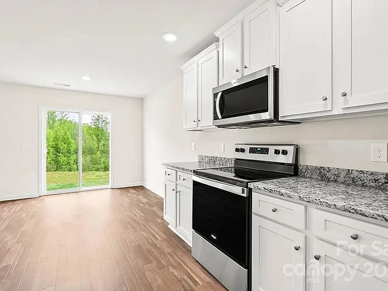 1140 Nia Rd — Photo 3