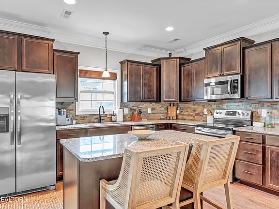 3rd image of 7442 Emory Orchard Ln