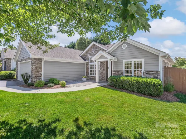 6 Slosman Dr, Asheville, NC 28806