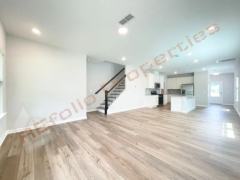 1605 Immagene Way — Photo 4