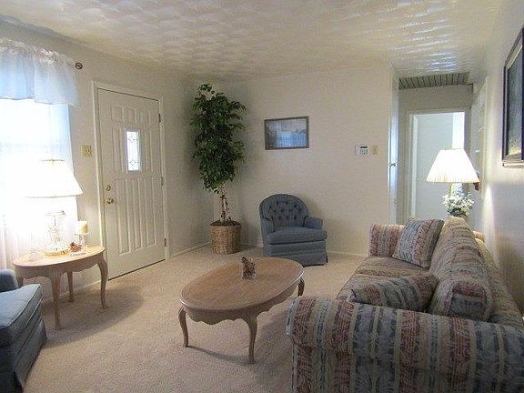 3rd image of 3415 Palm Dr