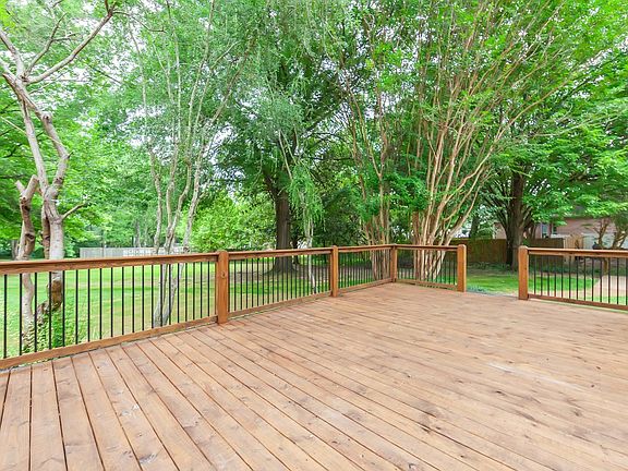 4th image of 23 Woodgrove Dr