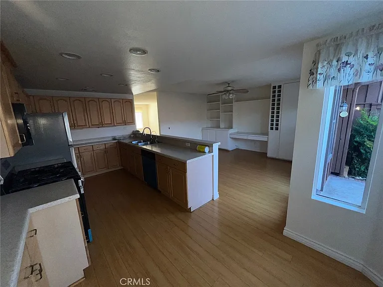 1435 Westmont Dr — Photo 8