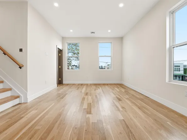 25 Lembeck Avenue image 7 of 26