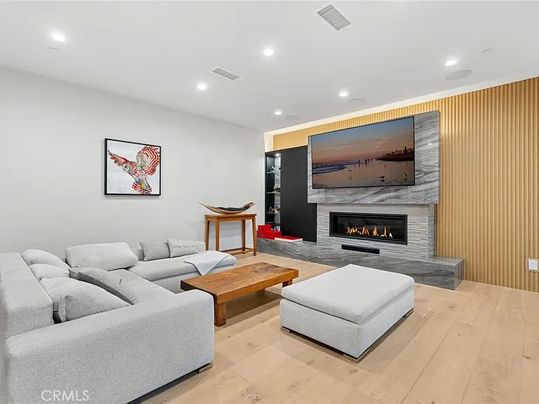 1511 Cliff Dr — Photo 7