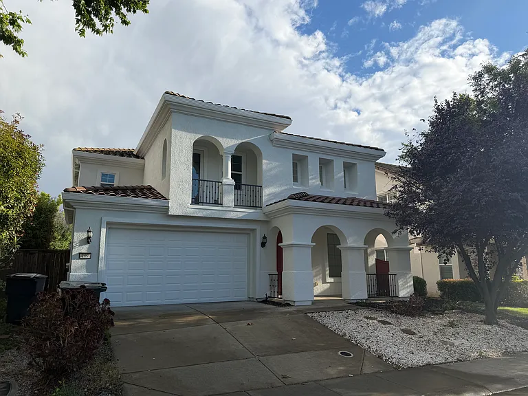 109 Cropton Ct — Photo 3