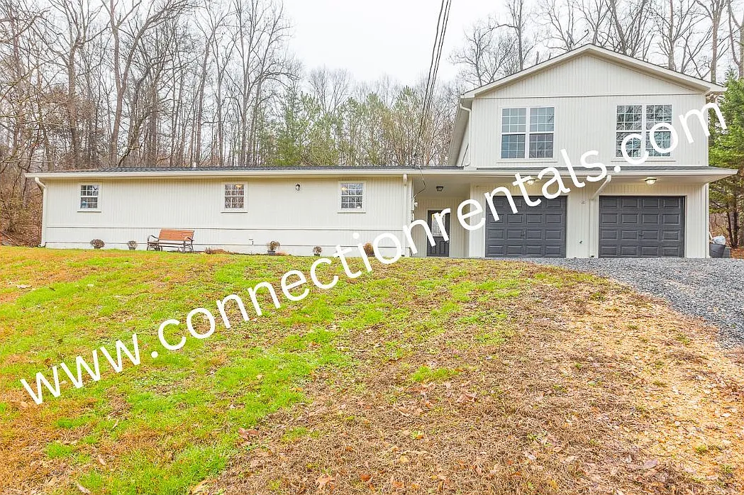 Spacious 5-Bedroom Home for Rent 2705 Suncrest Dr, Dalton, GA 30720 — Photo 1