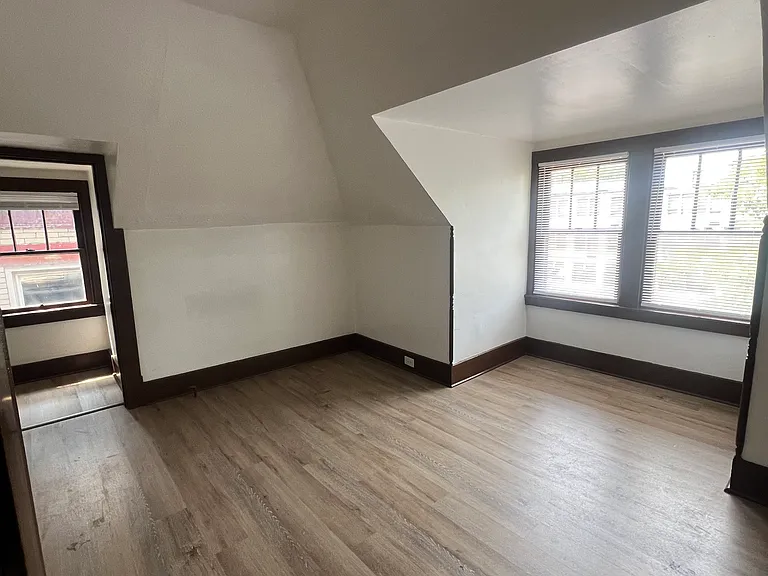 320 Zara St #2 — Photo 10