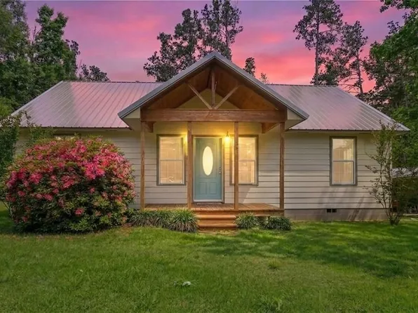 718 County Road 2693, Joaquin, TX 75954