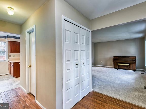 Center hall colonial