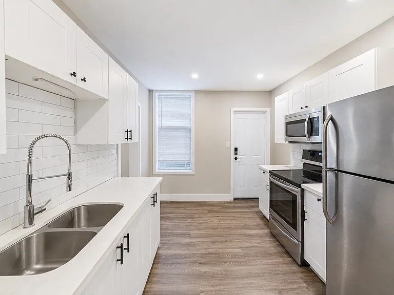 29 Gibson Ave — Photo 2
