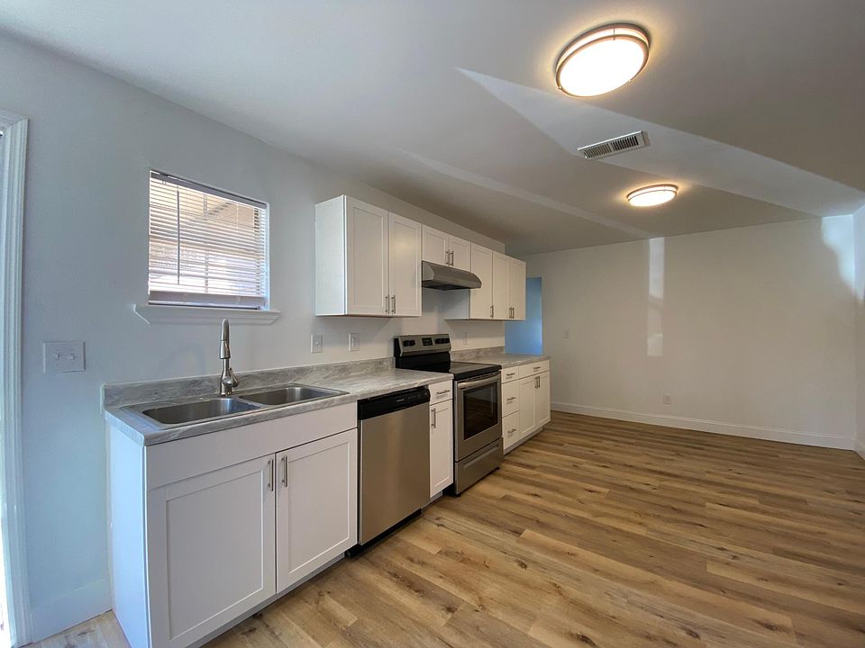 Kitchen photo 1