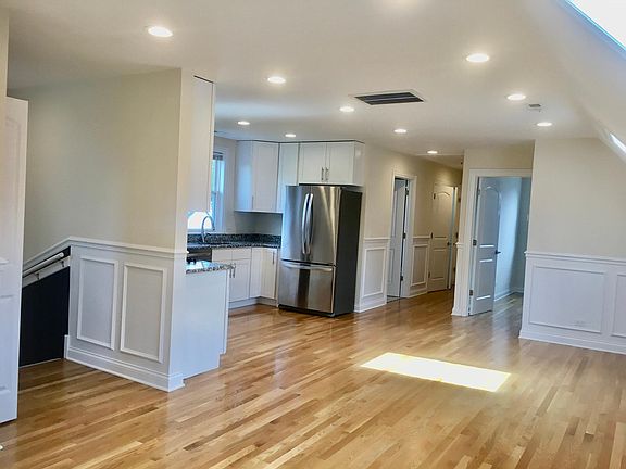 2nd image of 3649 W Belle Plaine Ave #3