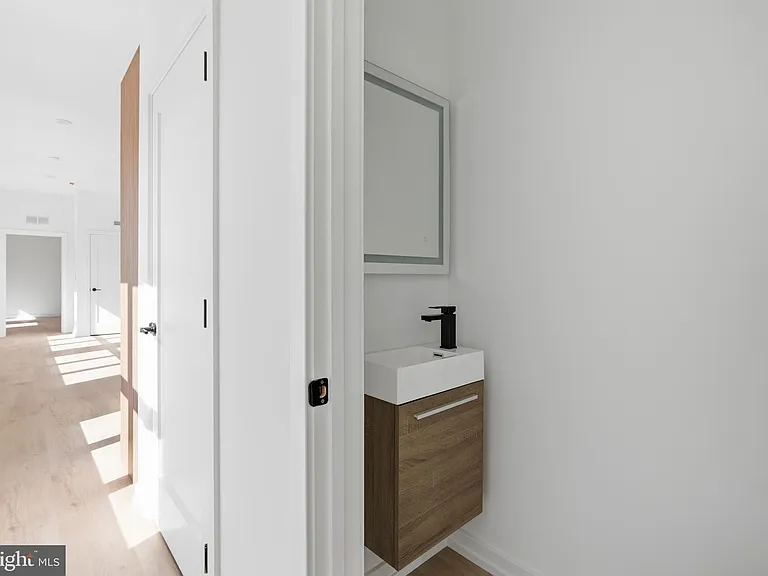 209 New St #6C — Photo 12