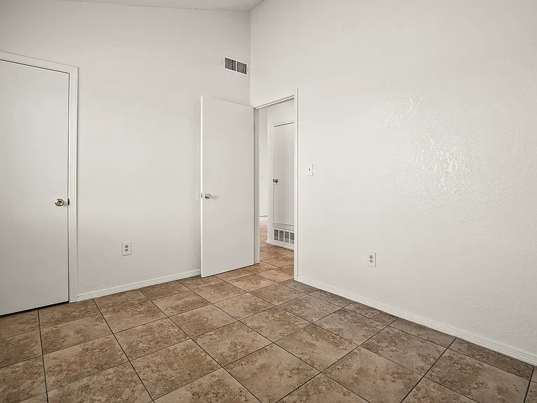 9321 Chantilly Dr — Photo 15