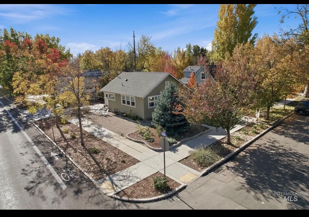 2 bed, 845 sqft, $2,800 — Photo 2