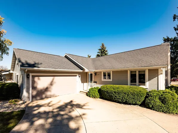 2358 Vinland St, Oshkosh, WI 54901