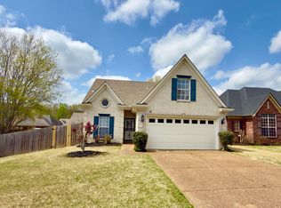 1425 Carlton Ridge Dr, Cordova, TN 38016