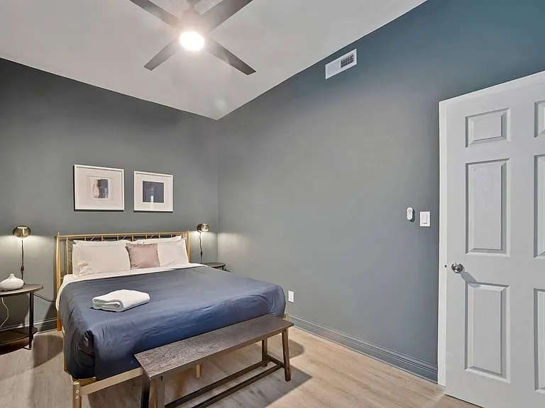 1807 W Erie St #2 — Photo 17