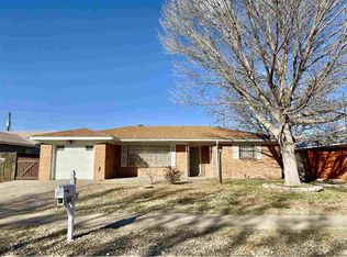 807 Trailing Heart Rd, Roswell, NM 88201