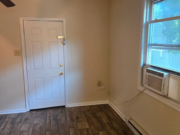 850 W 42nd St — Photo 13