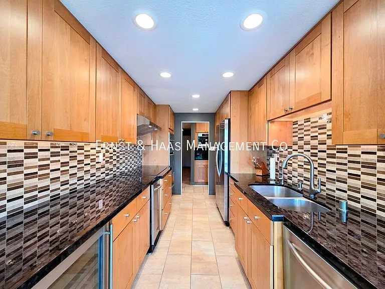 2101 E 2nd St #301 — Photo 6