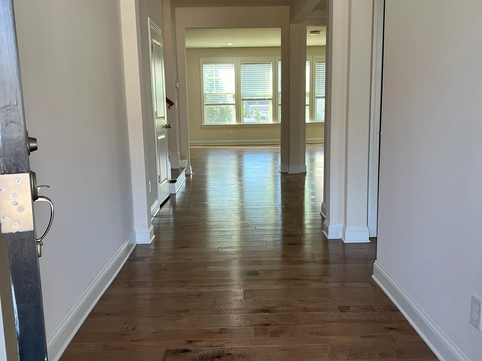 5 bed, 3202 sqft, $3,200 — Photo 3