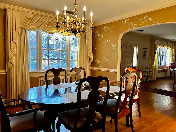 dining area to host guests