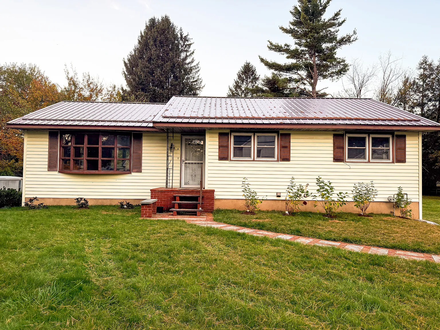 4 bed, 2000 sqft, $2,085 — Photo 1