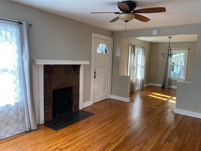 2327 Cedar Ln — Photo 4