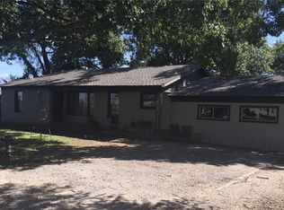 704 Scurlock St, Grandview, TX 76050