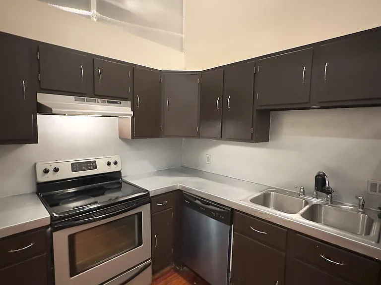 321 S Flores St #106 — Photo 6